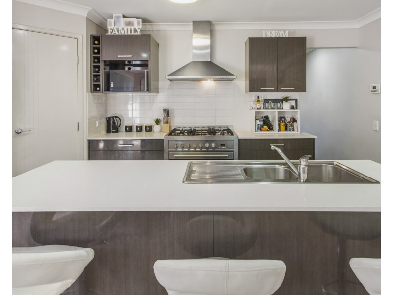 9 Severn Crescent, North Lakes QLD 4509