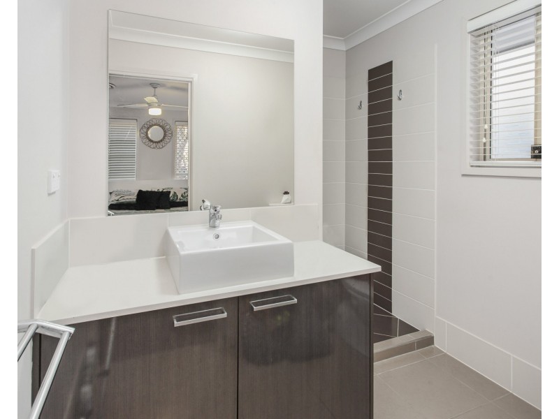 9 Severn Crescent, North Lakes QLD 4509