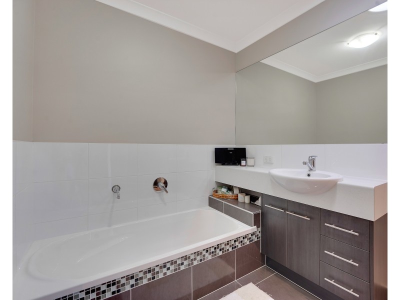 2/7 First Street, North Lakes QLD 4509