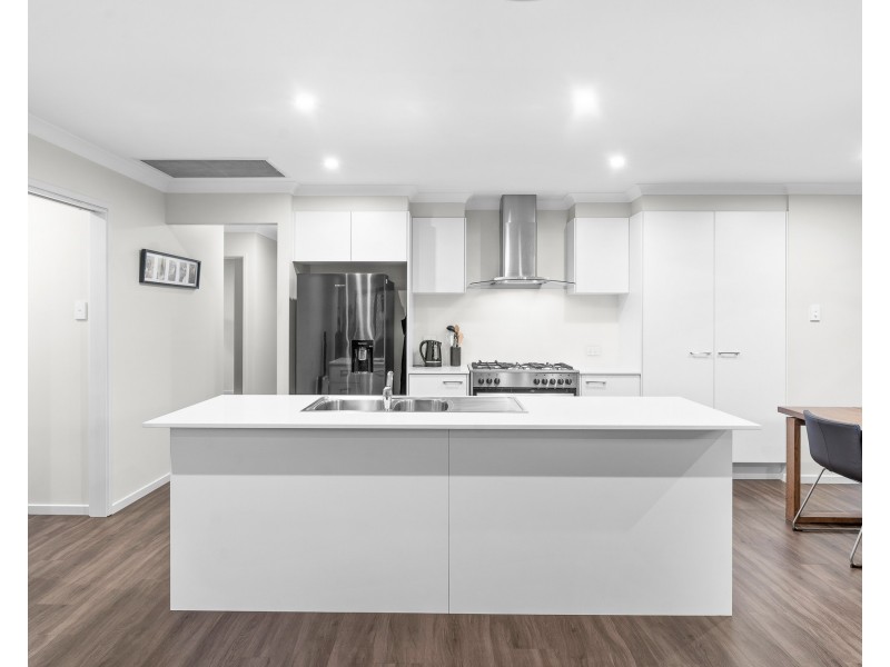 17 Attenborough Circuit, North Lakes QLD 4509
