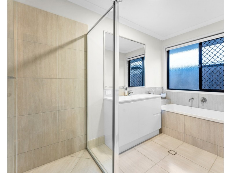 17 Attenborough Circuit, North Lakes QLD 4509