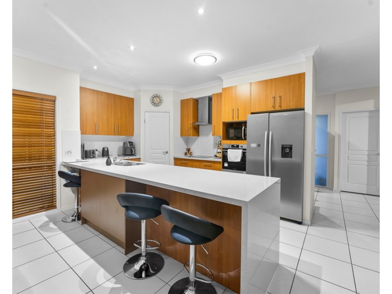 27 Kurrajong Circuit, North Lakes QLD 4509