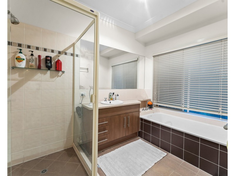 27 Kurrajong Circuit, North Lakes QLD 4509