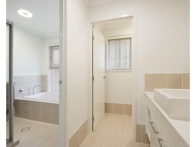 24 Augusta Parade, North Lakes QLD 4509
