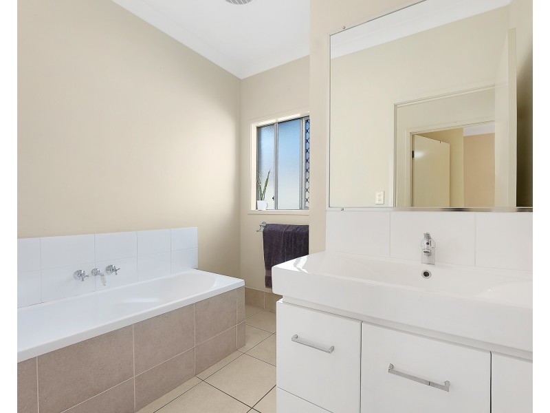 60 Nicklaus Parade, North Lakes QLD 4509