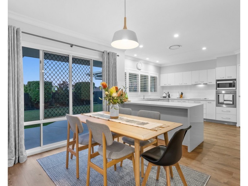 18 Rawlins Crescent, North Lakes QLD 4509