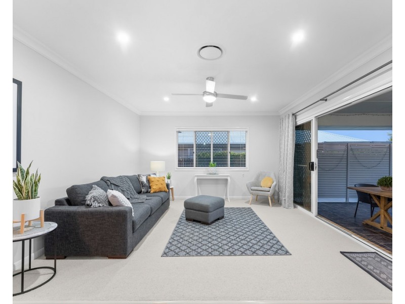 18 Rawlins Crescent, North Lakes QLD 4509