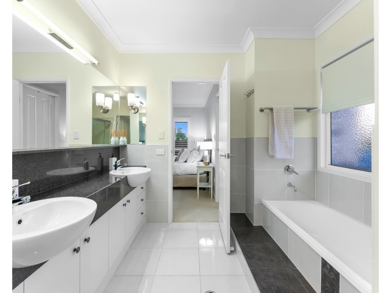 18 Rawlins Crescent, North Lakes QLD 4509