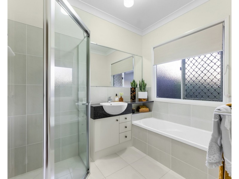 18 Rawlins Crescent, North Lakes QLD 4509
