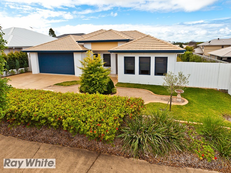 7 Trevino Pde, North Lakes QLD 4509