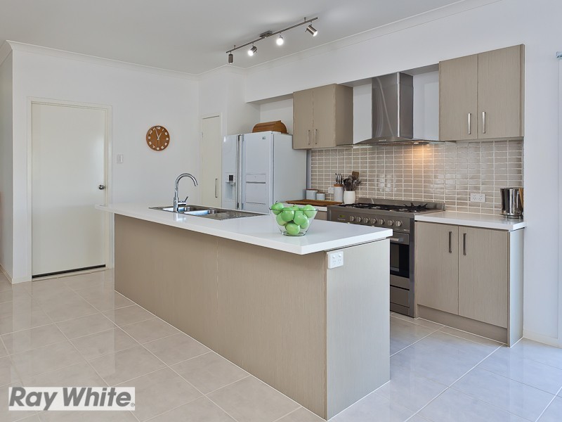 33 Friars Crescent, North Lakes QLD 4509