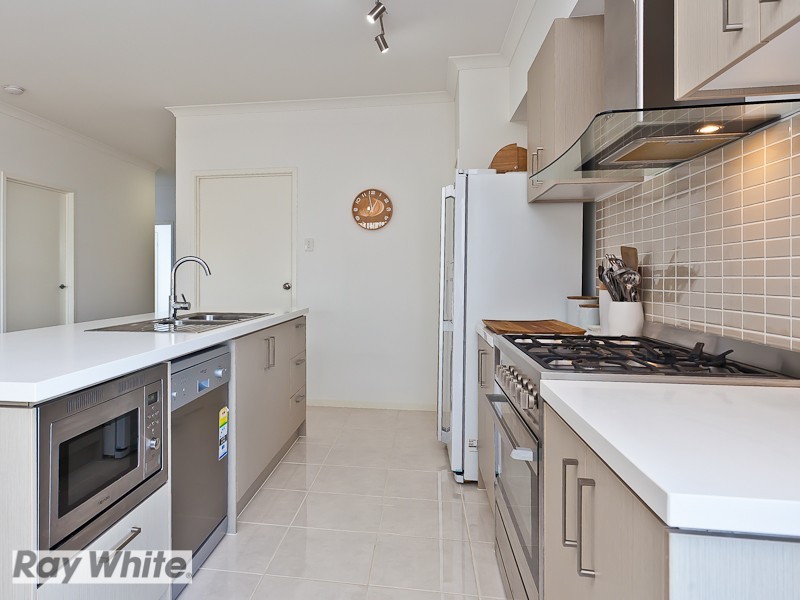 33 Friars Crescent, North Lakes QLD 4509