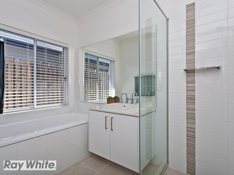 33 Friars Crescent, North Lakes QLD 4509