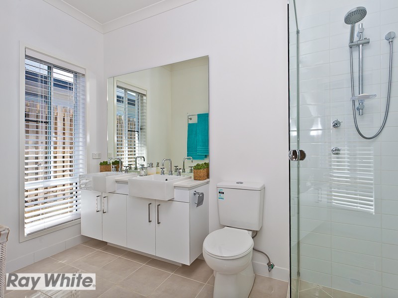 33 Friars Crescent, North Lakes QLD 4509