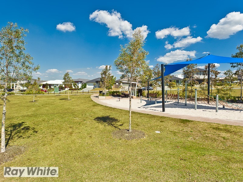 33 Friars Crescent, North Lakes QLD 4509
