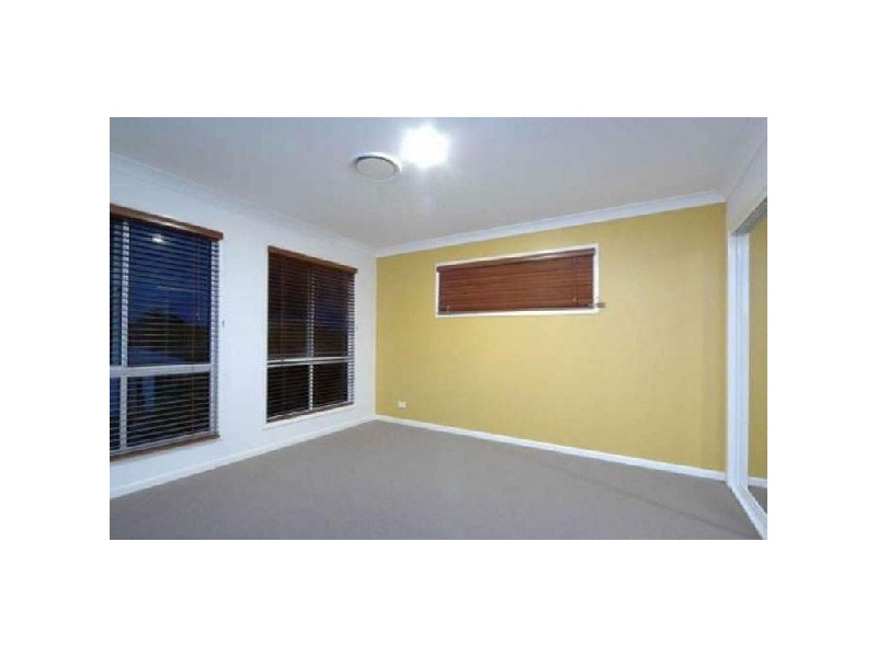 2 Douglas Circuit, North Lakes QLD 4509