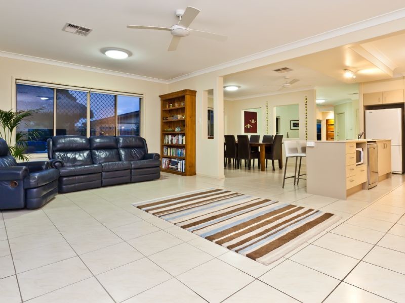 24 Nicklaus Parade, North Lakes QLD 4509