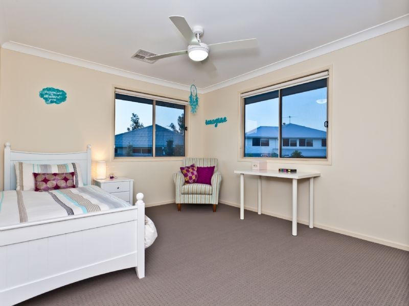 24 Nicklaus Parade, North Lakes QLD 4509