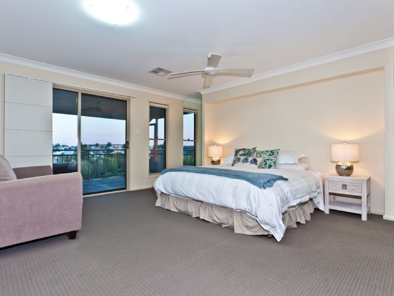 24 Nicklaus Parade, North Lakes QLD 4509