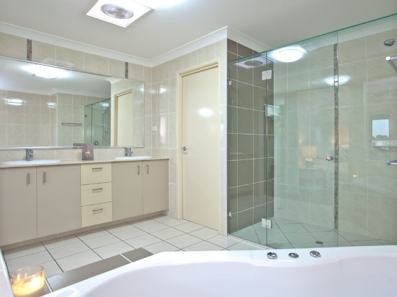 24 Nicklaus Parade, North Lakes QLD 4509