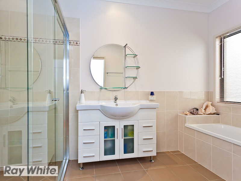 5 Kennedia Court, North Lakes QLD 4509