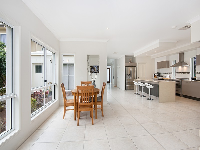 8 Armour Close, North Lakes QLD 4509