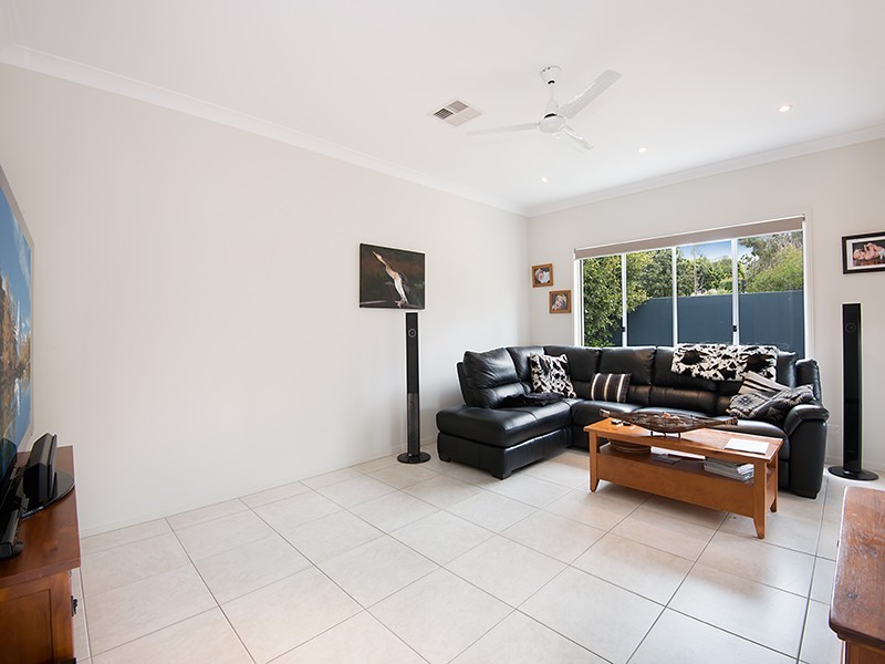 8 Armour Close, North Lakes QLD 4509
