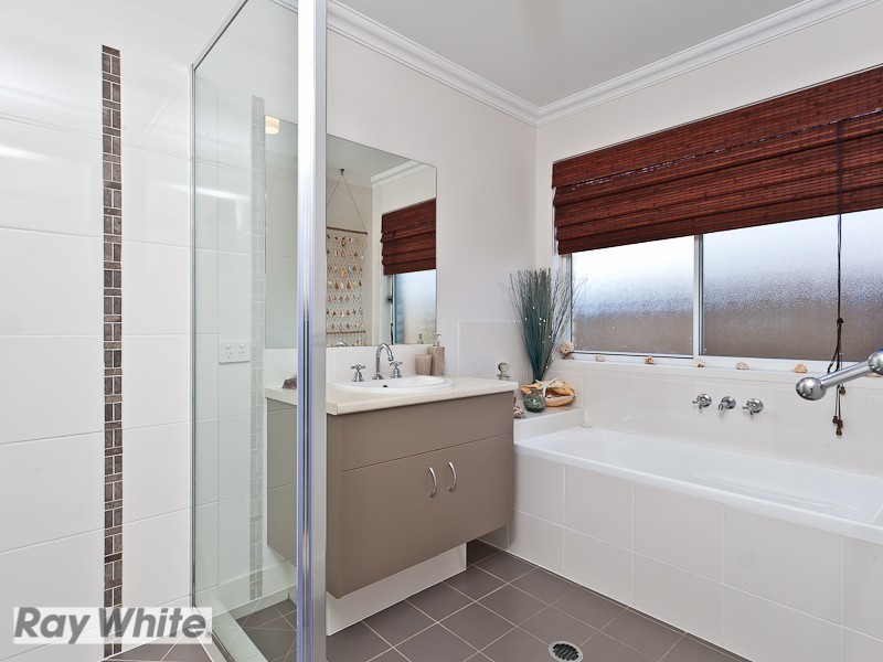 24 Sunstone Circuit, Mango Hill QLD 4509