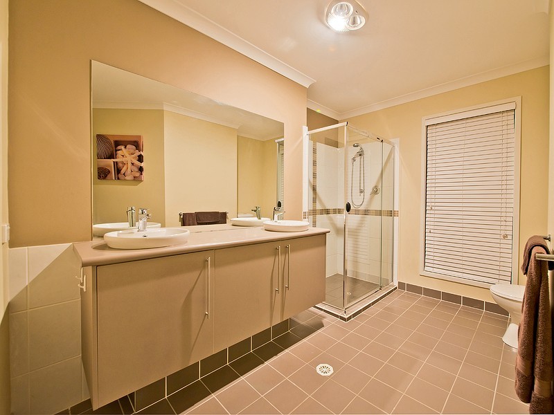 6 Alexandra Avenue, North Lakes QLD 4509