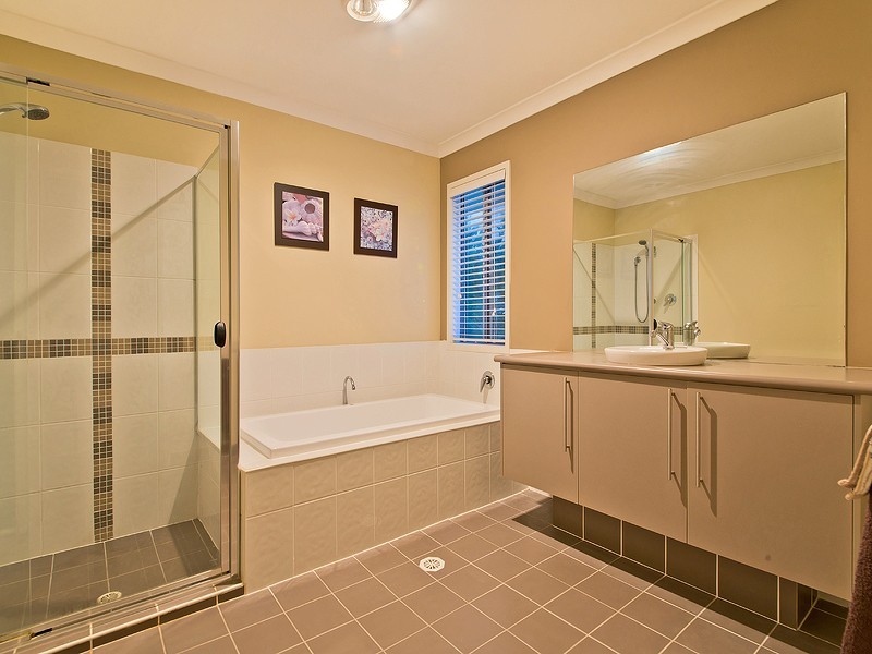 6 Alexandra Avenue, North Lakes QLD 4509
