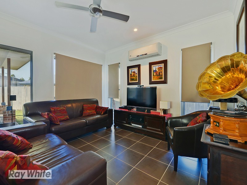 17 Rawlins Crescent, North Lakes QLD 4509