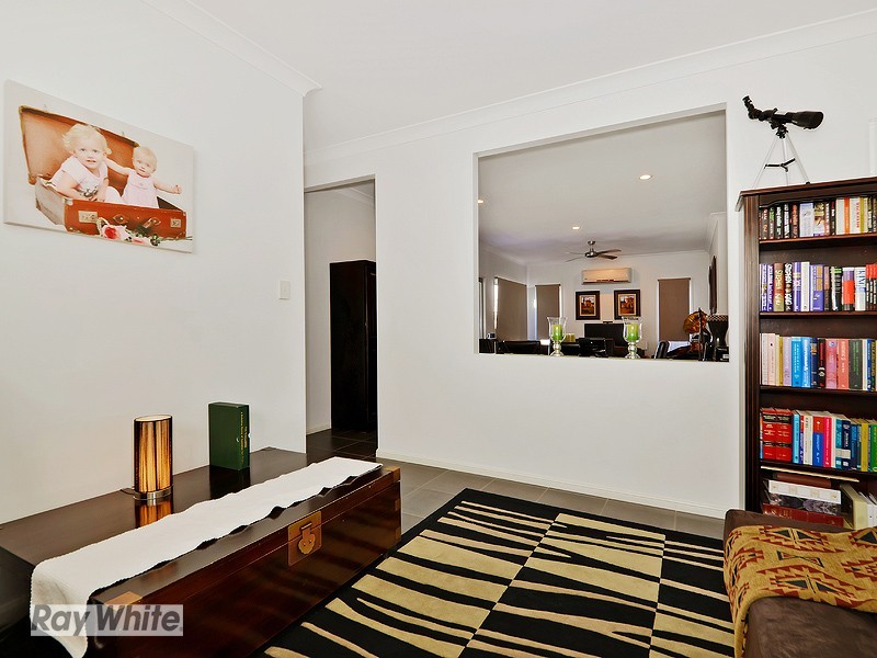 17 Rawlins Crescent, North Lakes QLD 4509