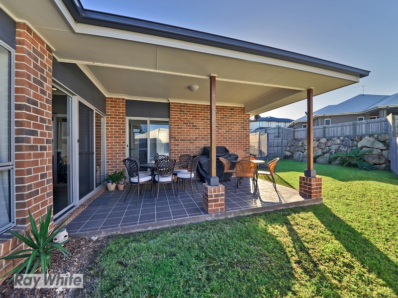 17 Rawlins Crescent, North Lakes QLD 4509