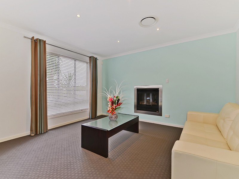 10 Douglas Street, North Lakes QLD 4509