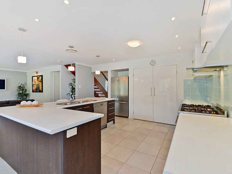 10 Douglas Street, North Lakes QLD 4509