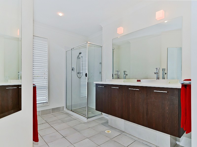 10 Douglas Street, North Lakes QLD 4509