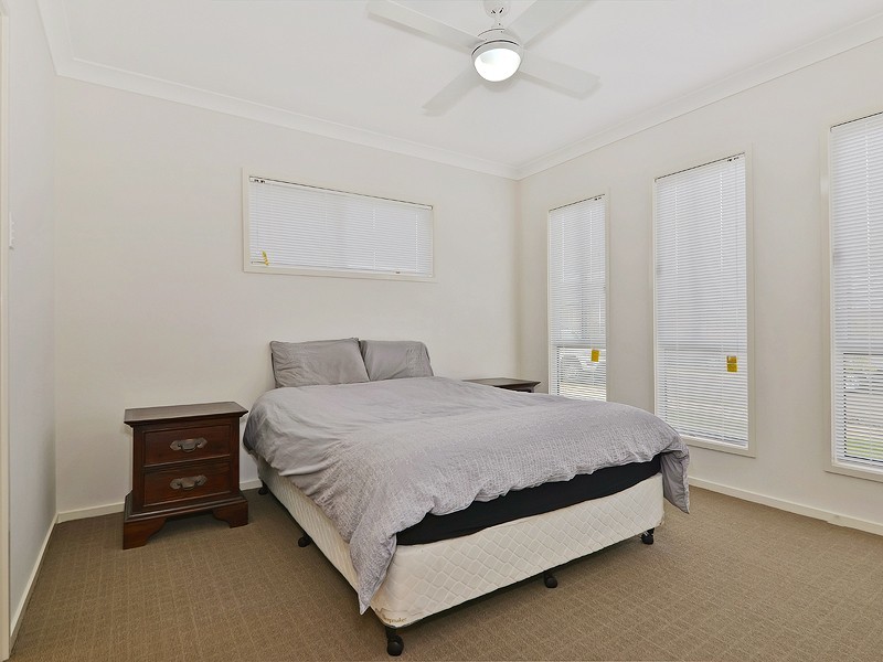 16 Manhattan Crescent, North Lakes QLD 4509