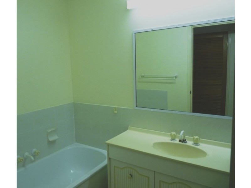 2/10 Wattle Road, Rothwell QLD 4022