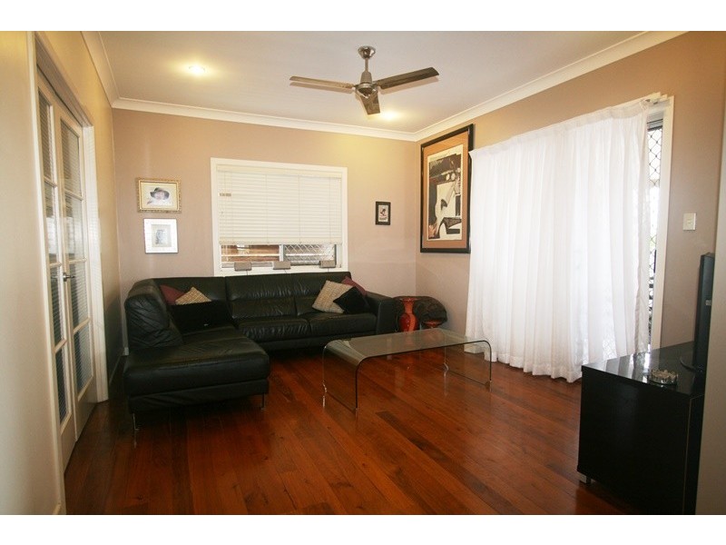 43 James Street, Scarborough QLD 4020