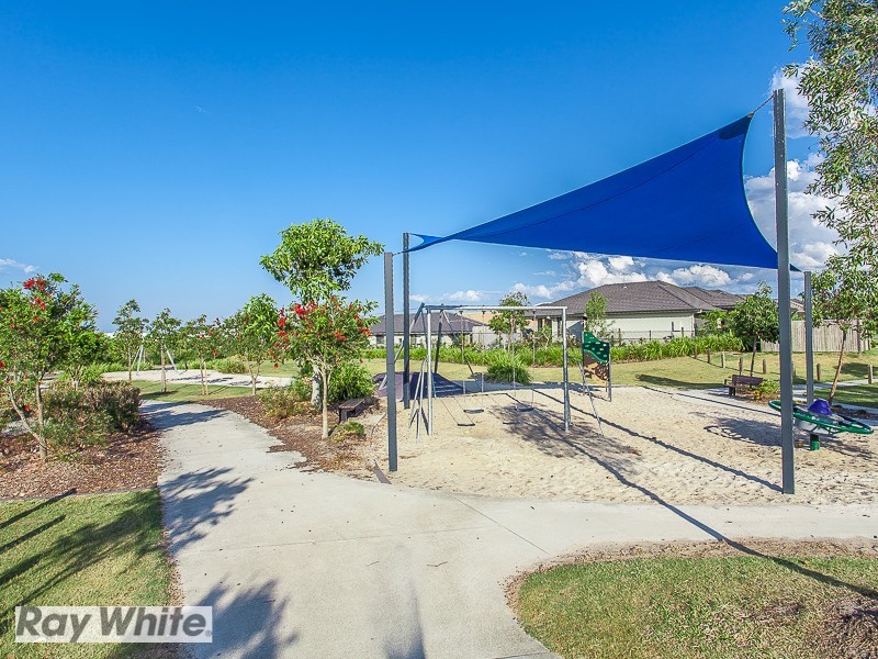 7 Riviera Crescent, North Lakes QLD 4509