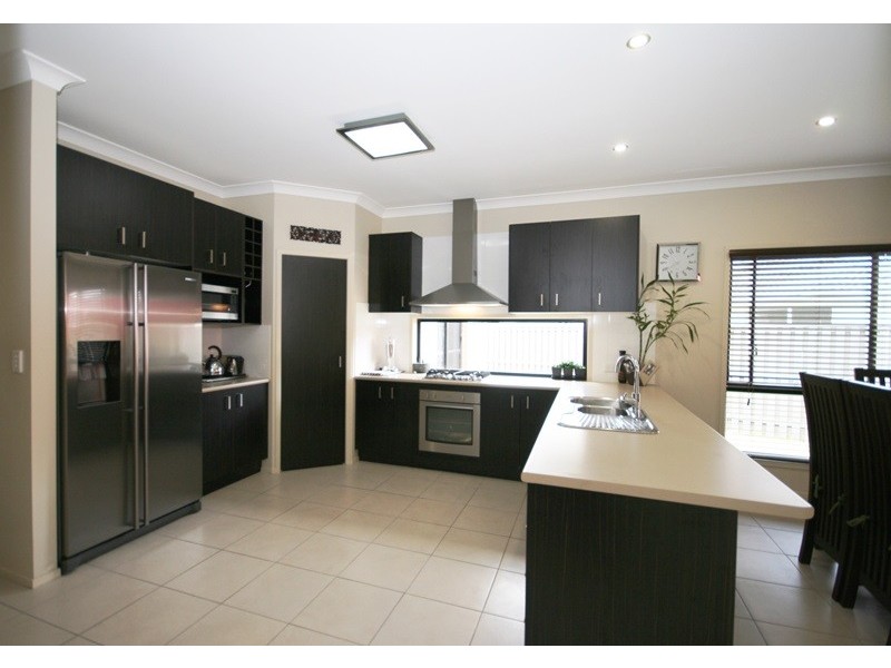 27 Trump Crct, North Lakes QLD 4509