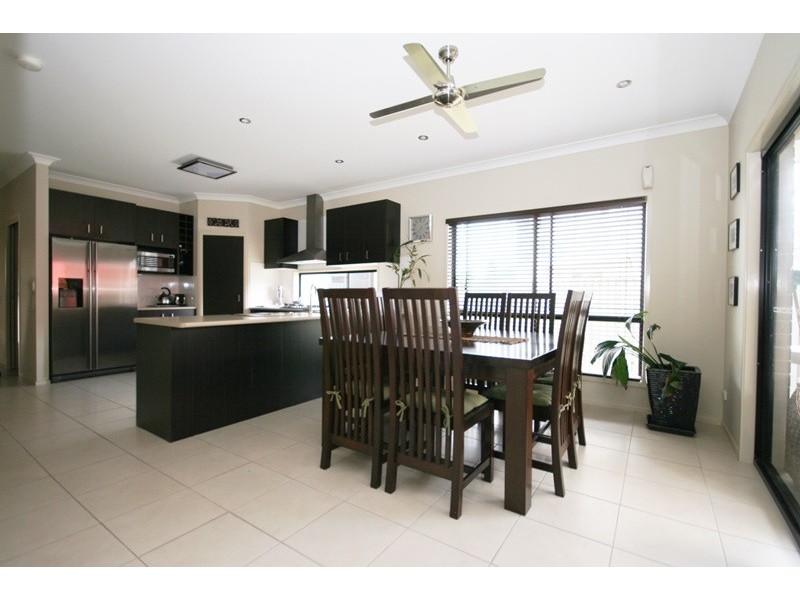 27 Trump Crct, North Lakes QLD 4509