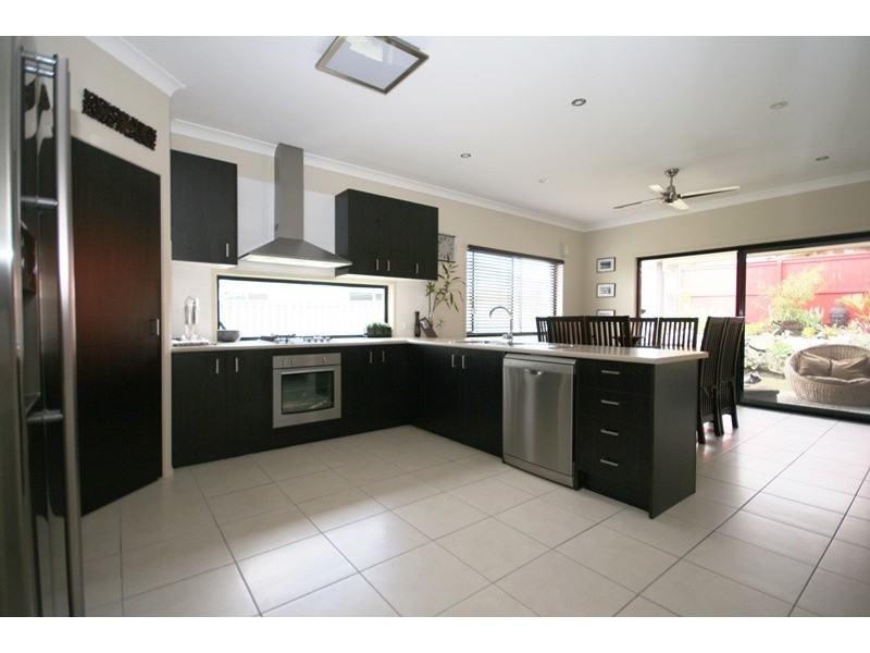 27 Trump Crct, North Lakes QLD 4509