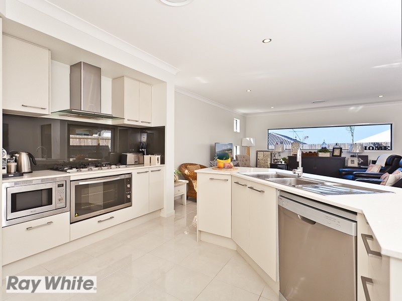 112 Mackintosh Drive, North Lakes QLD 4509