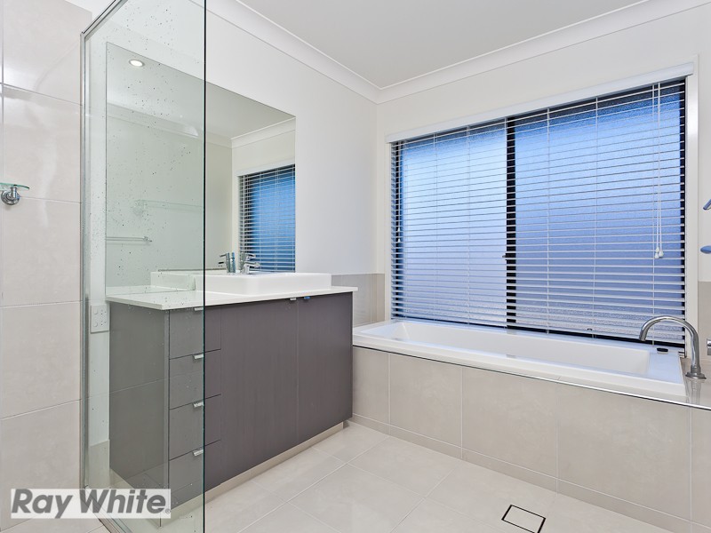 112 Mackintosh Drive, North Lakes QLD 4509