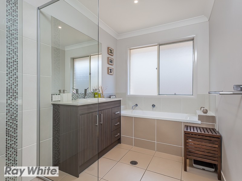 11 Nina Crescent, North Lakes QLD 4509