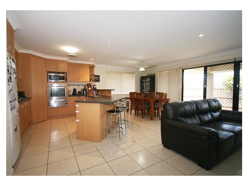 16 Grebe Cct, North Lakes QLD 4509