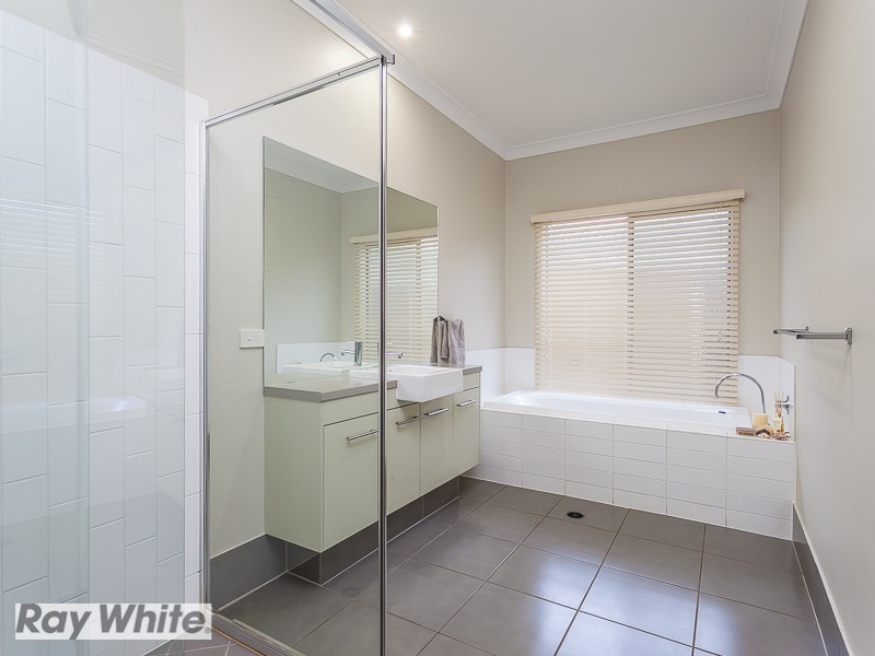 16 Wombat Parade, North Lakes QLD 4509