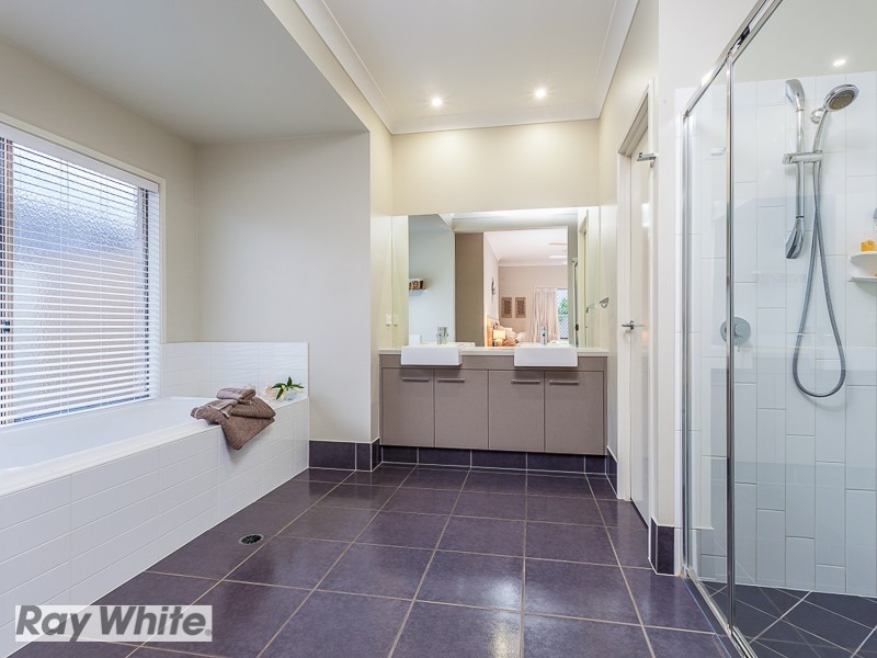 16 Wombat Parade, North Lakes QLD 4509