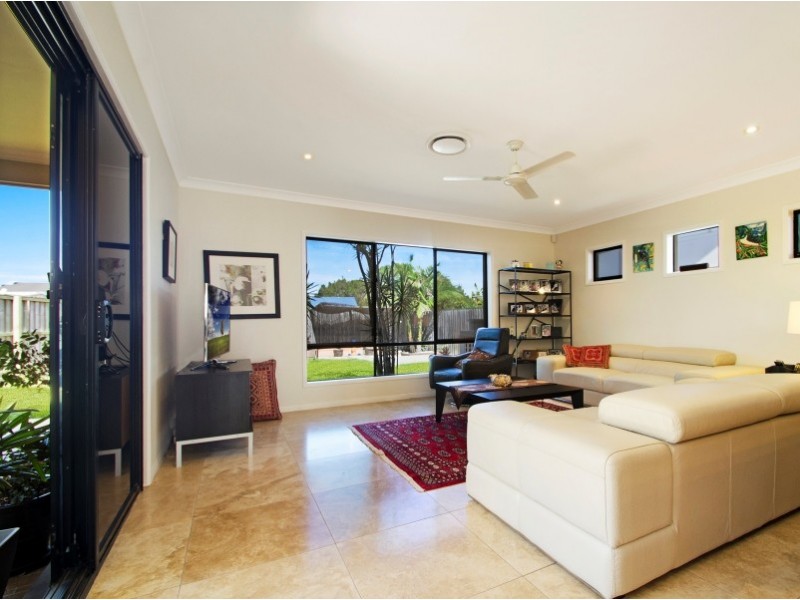 8 Byfield Street, North Lakes QLD 4509